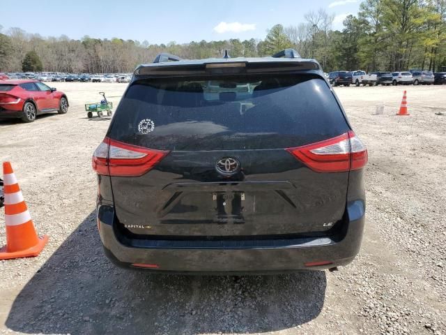 2018 Toyota Sienna LE