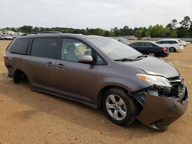 2018 Toyota Sienna LE