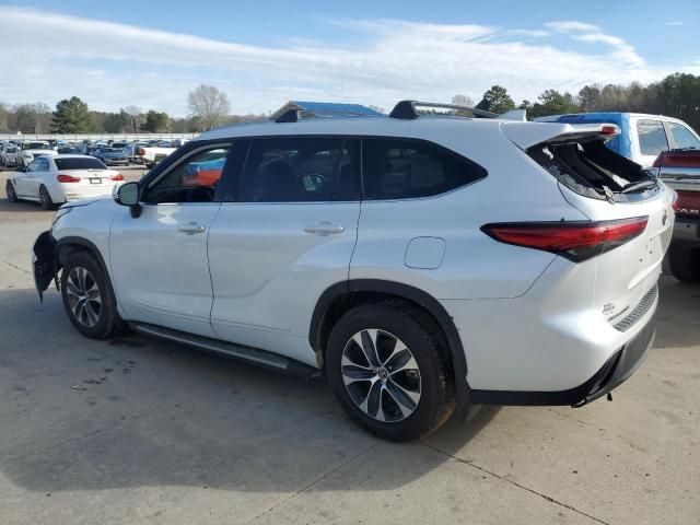 2022 Toyota Highlander Hybrid XLE