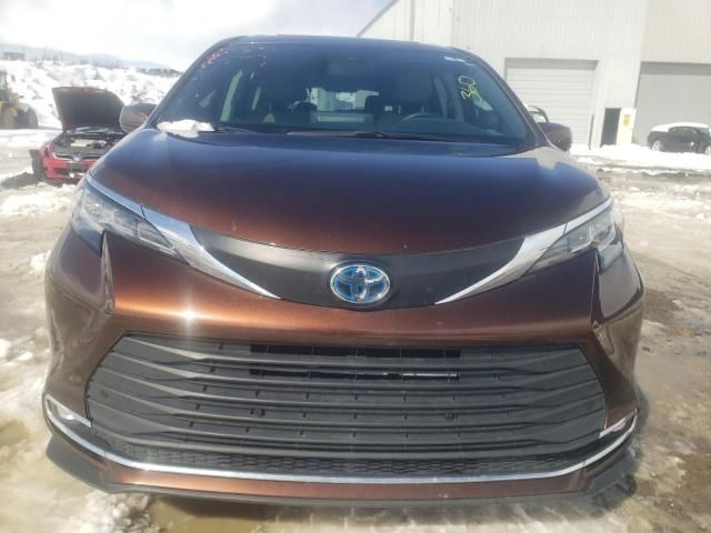 2021 Toyota Sienna XLE