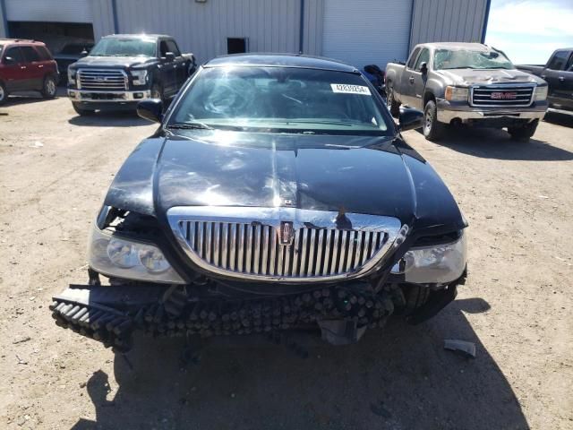 2011 Lincoln Town Car Signature Limited