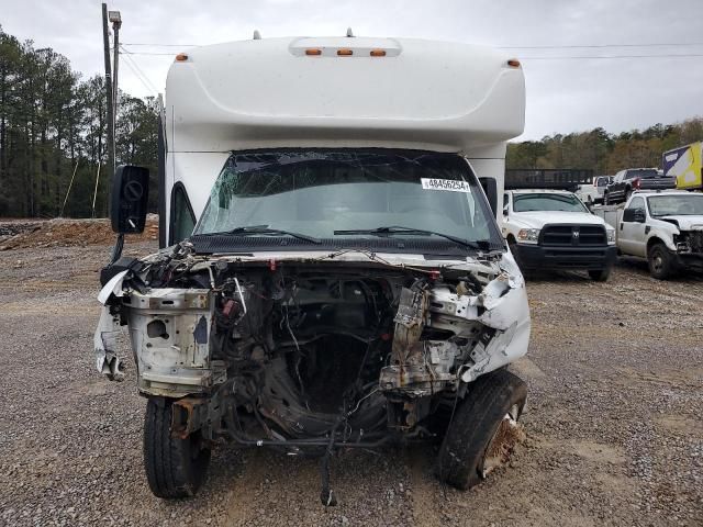 2017 Ford Econoline E450 Super Duty Cutaway Van