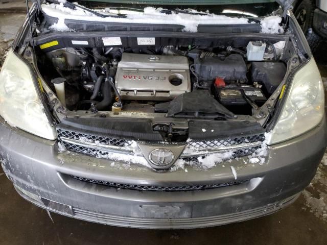 2005 Toyota Sienna XLE