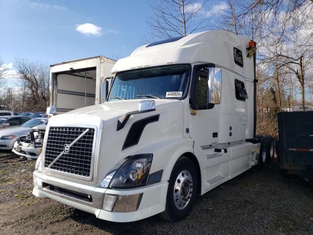 2013 Volvo VN VNL