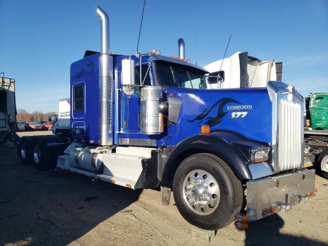 2017 Kenworth Construction W900