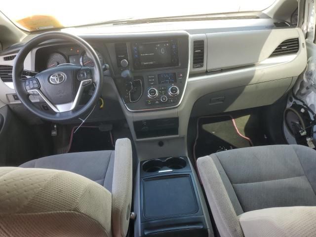 2017 Toyota Sienna LE