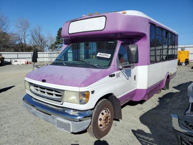 2002 Ford Econoline E450 Super Duty Cutaway Van