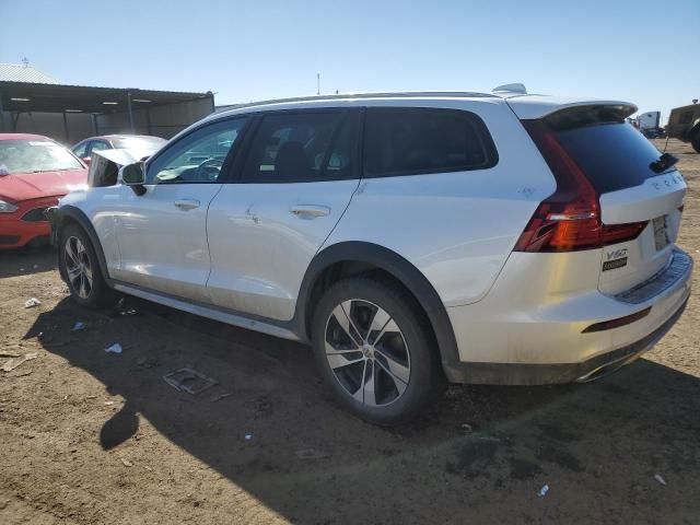 2021 Volvo V60 Cross Country T5 Momentum