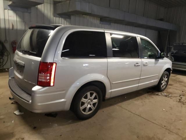 2010 Chrysler Town & Country LX