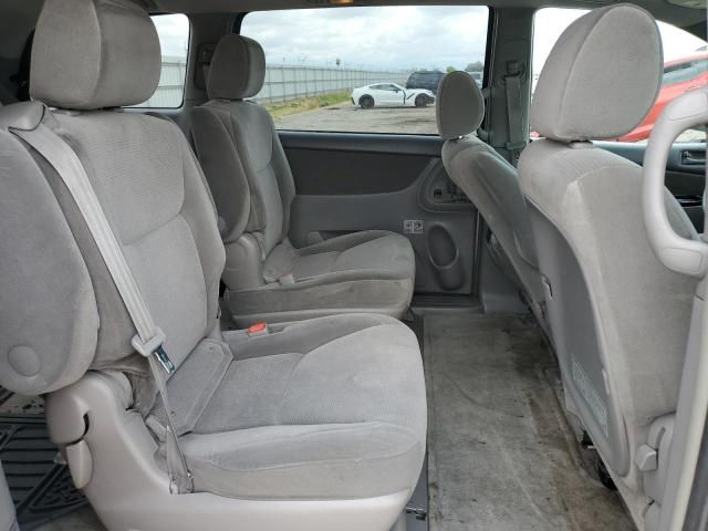 2005 Toyota Sienna LE