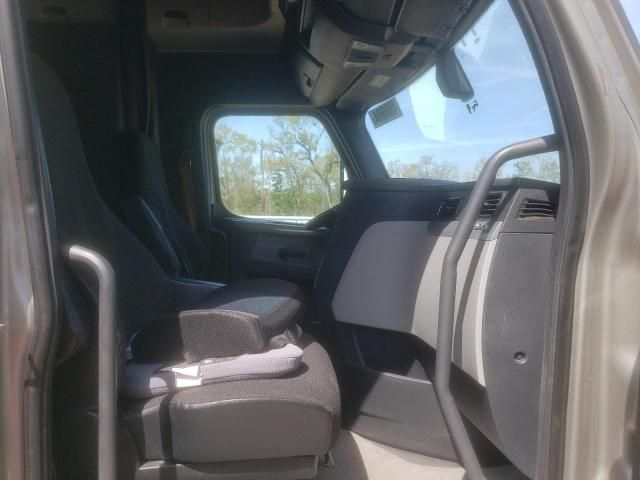 2019 Freightliner Cascadia 126