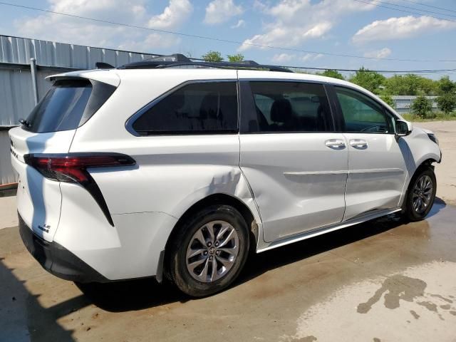 2022 Toyota Sienna LE