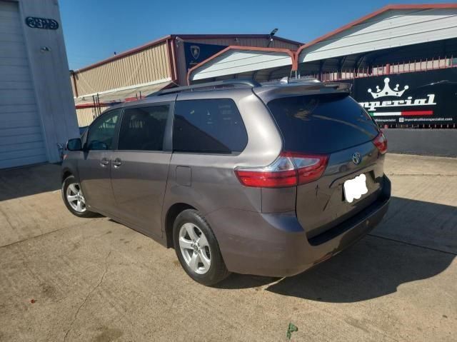 2018 Toyota Sienna LE