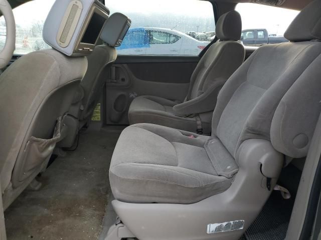 2005 Toyota Sienna CE