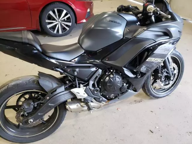 2024 Kawasaki EX650 P