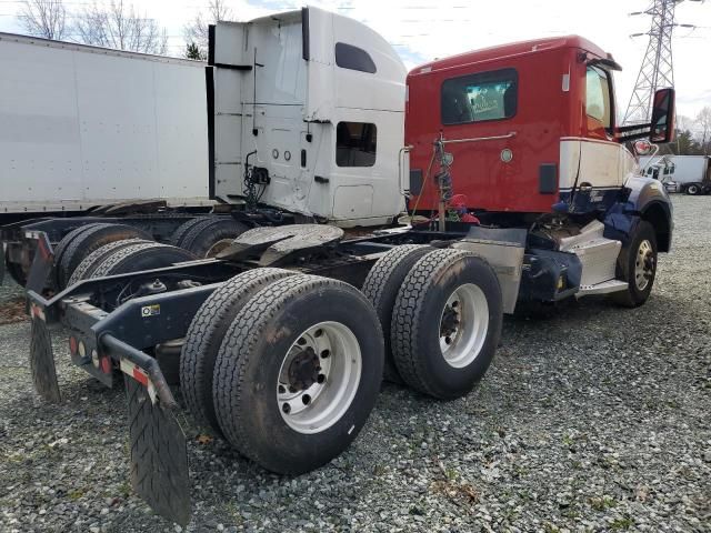 2016 Kenworth Construction T880