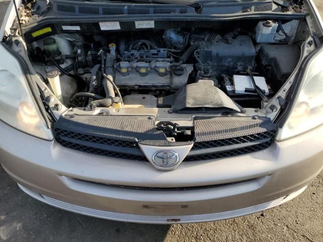 2004 Toyota Sienna XLE