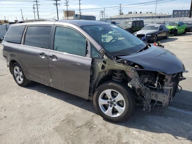 2018 Toyota Sienna LE