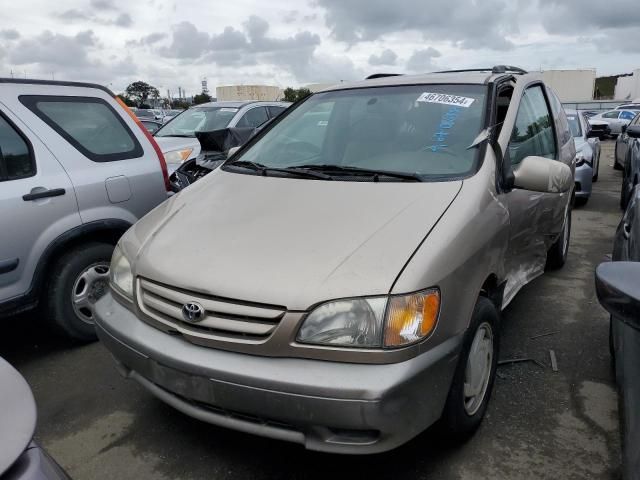 2002 Toyota Sienna LE