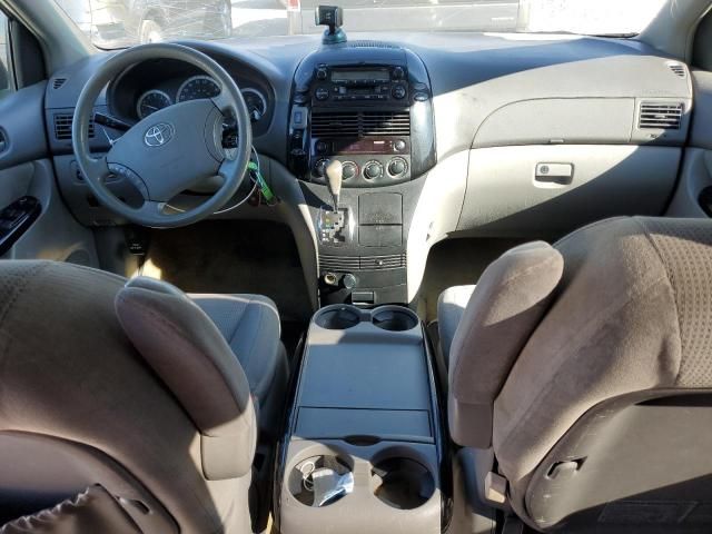 2004 Toyota Sienna CE