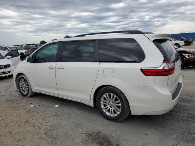 2017 Toyota Sienna XLE