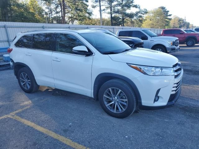 2017 Toyota Highlander SE