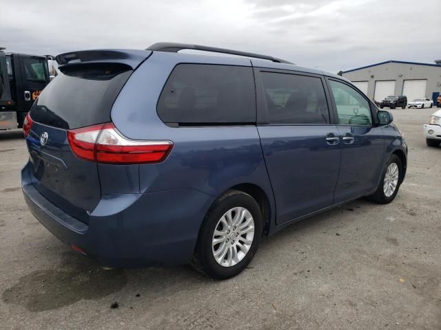 2017 Toyota Sienna XLE