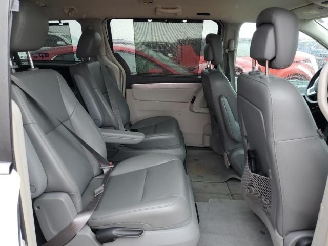 2014 Volkswagen Routan SE