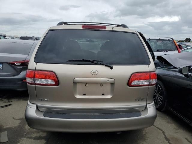 2002 Toyota Sienna LE