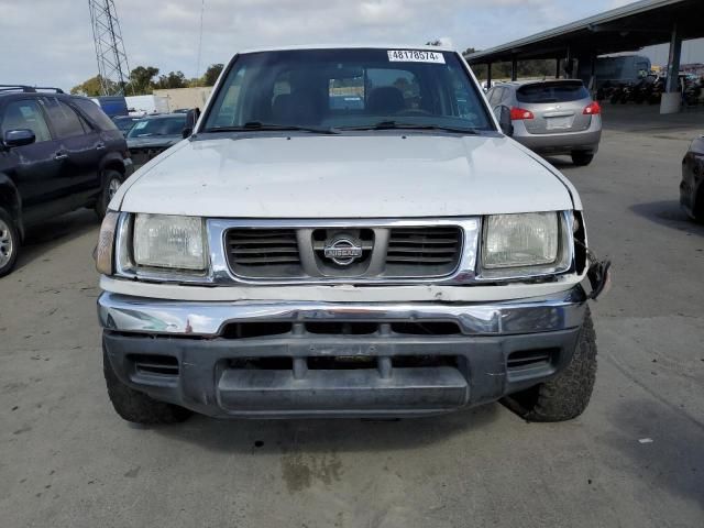 2000 Nissan Frontier Crew Cab XE