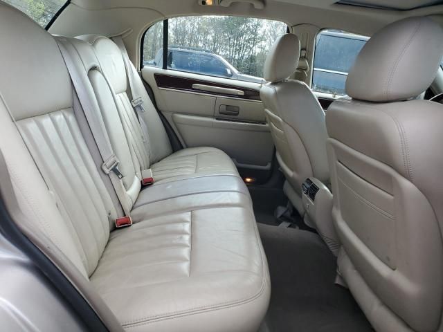 2003 Lincoln Town Car Signature