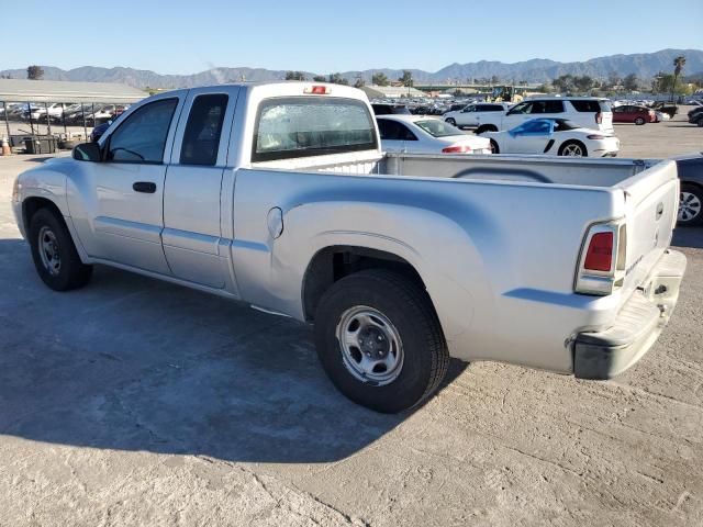 2008 Mitsubishi Raider LS