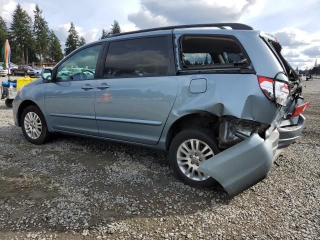 2010 Toyota Sienna XLE