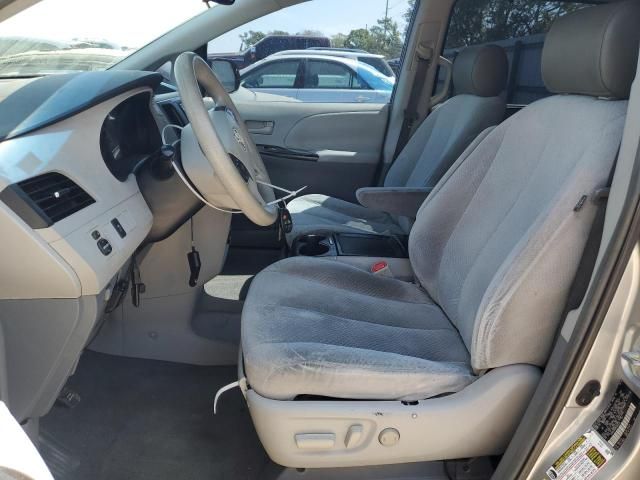 2011 Toyota Sienna LE