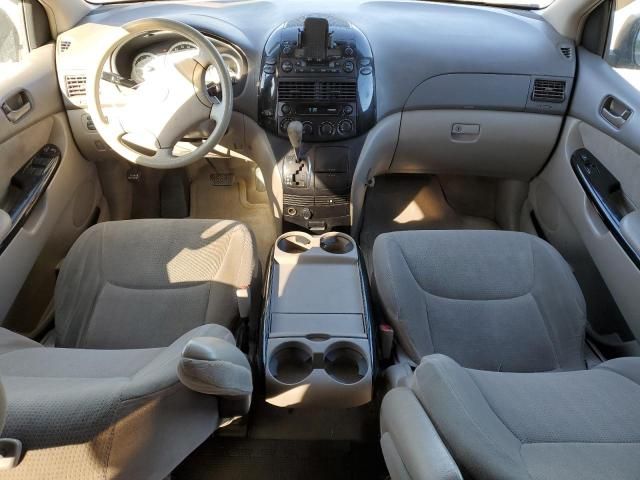 2004 Toyota Sienna LE