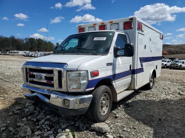 2012 Ford Econoline E350 Super Duty Cutaway Van