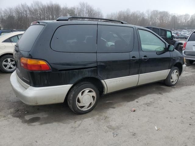 2000 Toyota Sienna LE