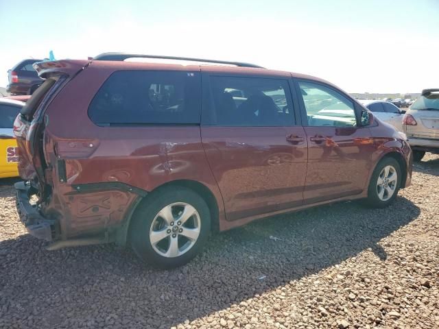 2019 Toyota Sienna LE