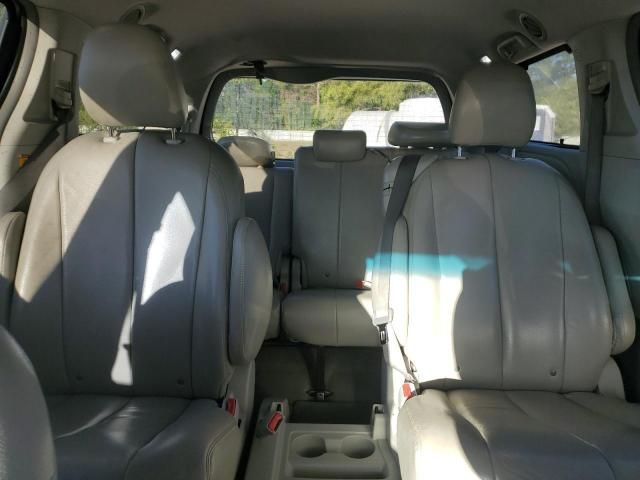 2011 Toyota Sienna LE