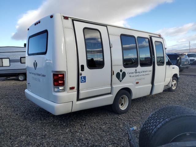 2009 Ford Econoline E450 Super Duty Cutaway Van