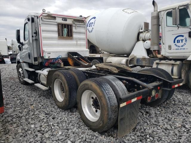 2019 Freightliner Cascadia 126