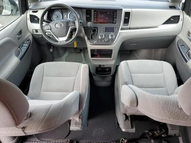 2019 Toyota Sienna LE