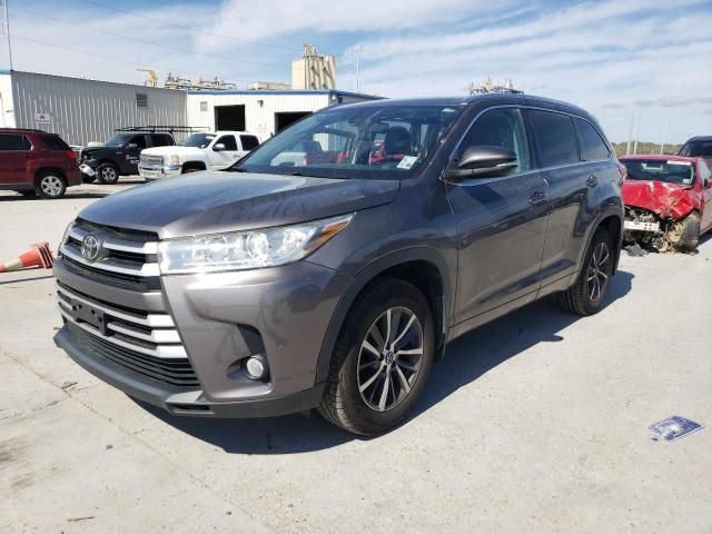 2017 Toyota Highlander SE