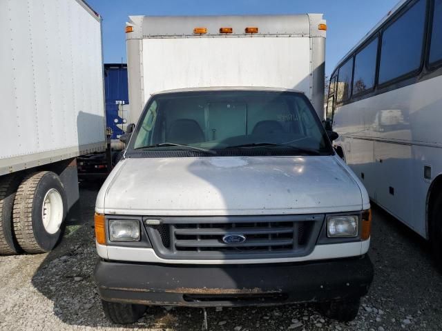 2004 Ford Econoline E350 Super Duty Cutaway Van