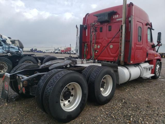 2013 Freightliner Cascadia 125