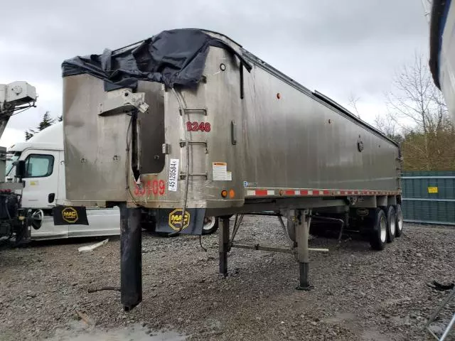 2019 Mack Dump Truck