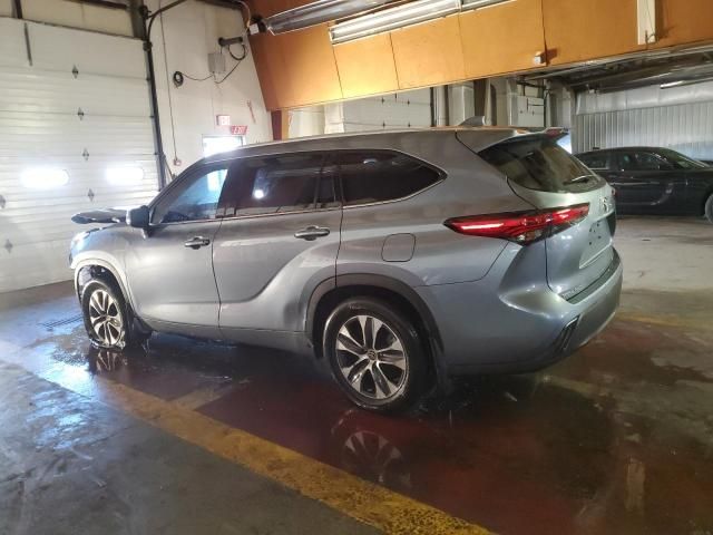 2022 Toyota Highlander XLE