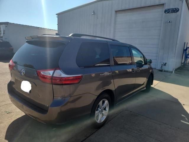 2018 Toyota Sienna LE