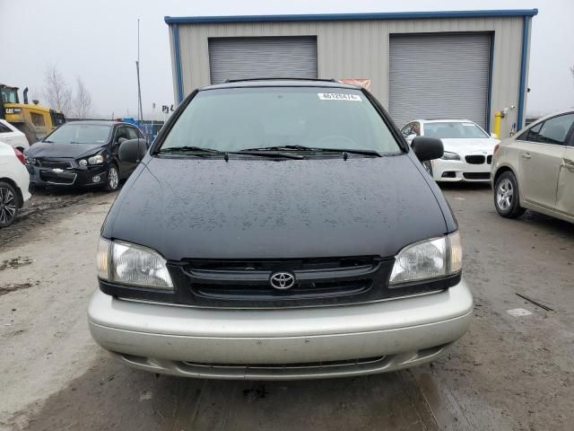 2000 Toyota Sienna LE