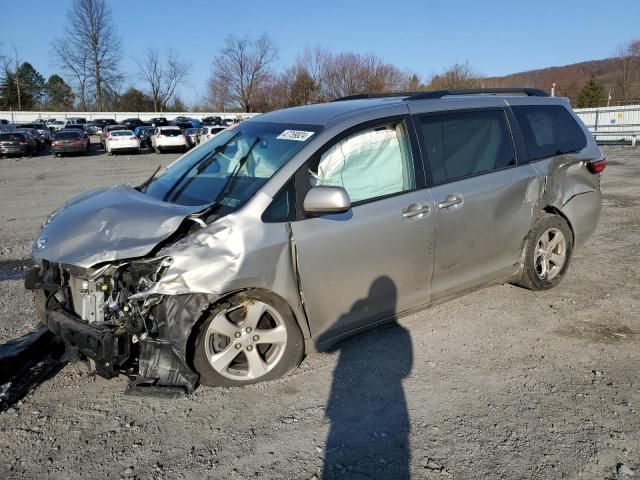 2017 Toyota Sienna LE